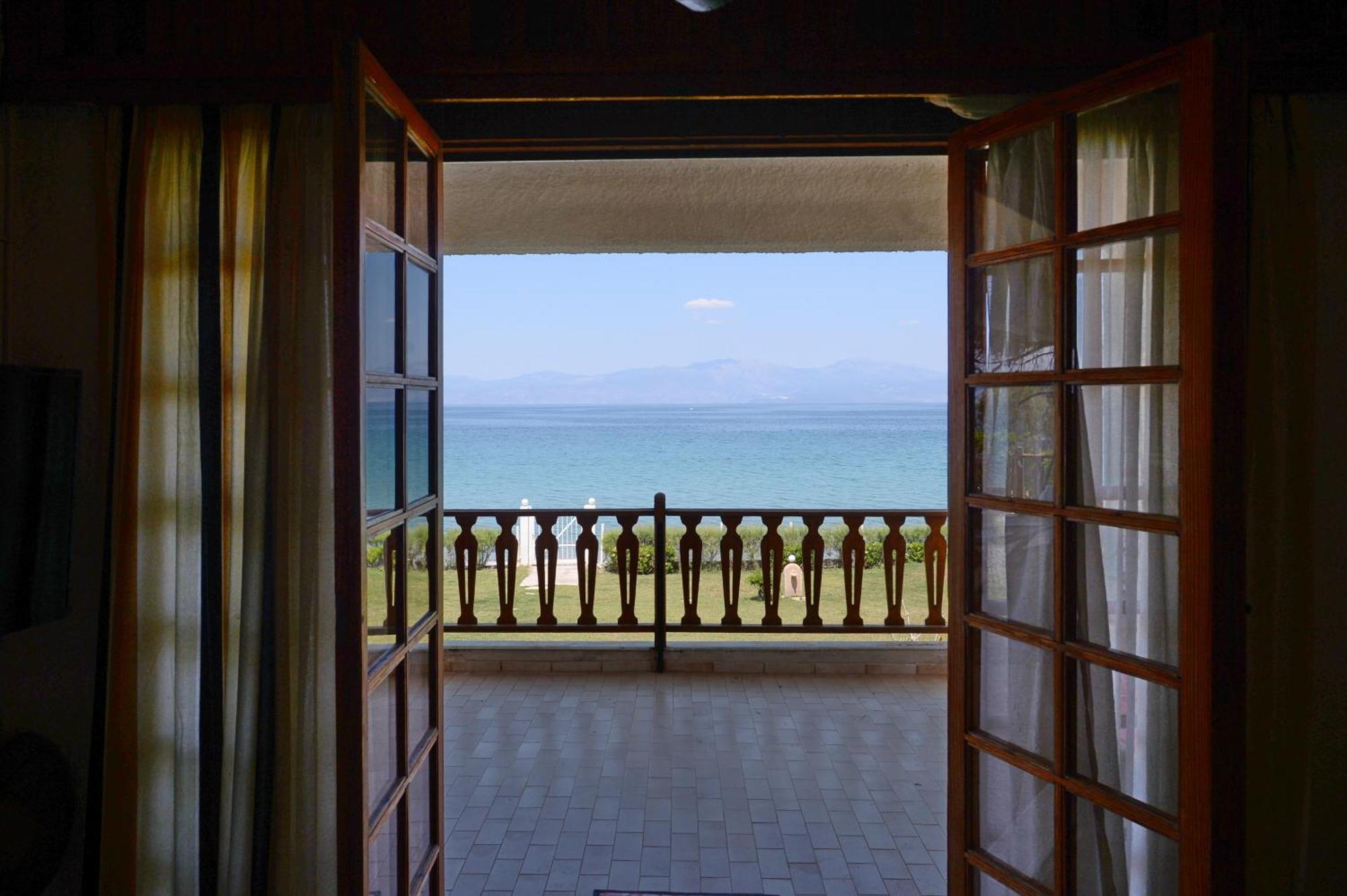 Antorina Beachfront Villas With Private Pools Kamari  Kültér fotó